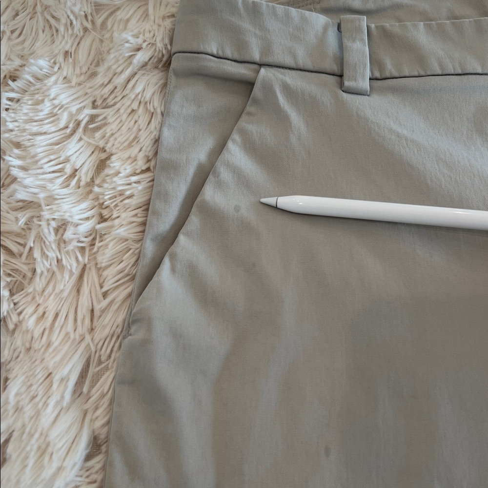 Lululemon Men’s 31”x26” Commission Pant Classic - Color is Silverstone - Picture 14 of 14